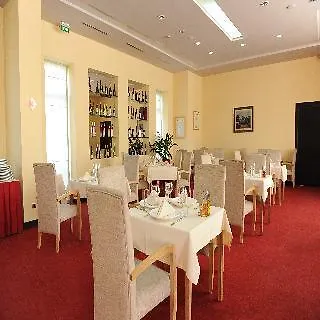 City Hotel 4* بودغوريتْسا