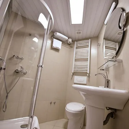 City Hotel 4*