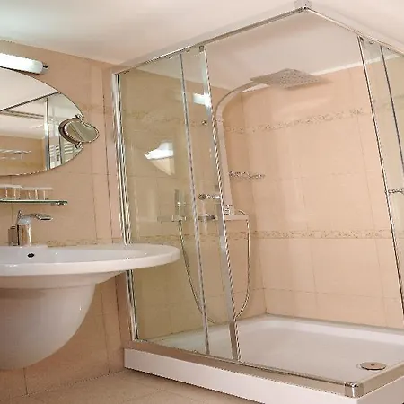 City Hotel 4* بودغوريتْسا