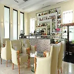 City Hotel