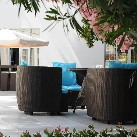 City Hotel 4*