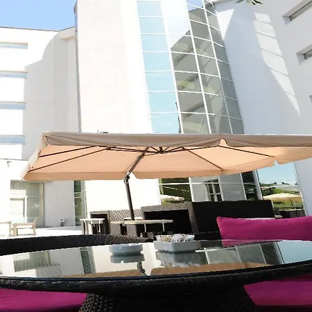 City Hotel 4*