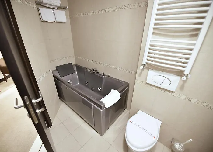 City Hotel Готель