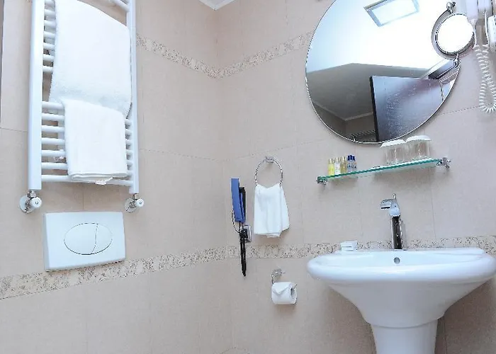 City Hotel Готель