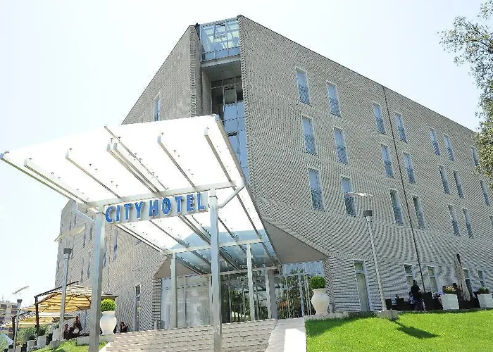 City Hotel 4* Подгориця