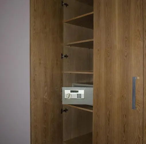 City Hotel Готель 4*