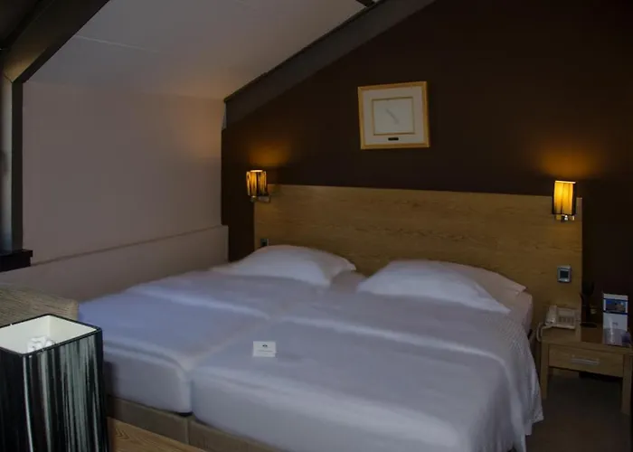 Готель City Hotel 4*