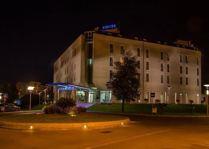 City Hotel Готель Подгориця