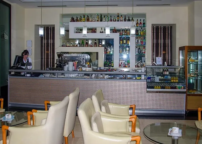 City Hotel Готель