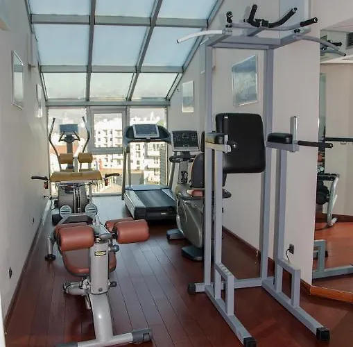 City Hotel Готель